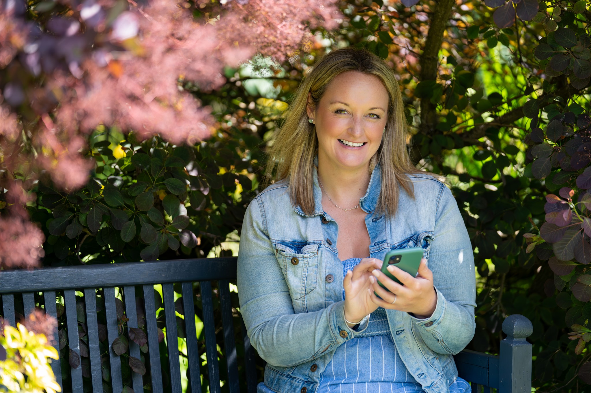 Virtual assistant using a phone during a personal branding session
